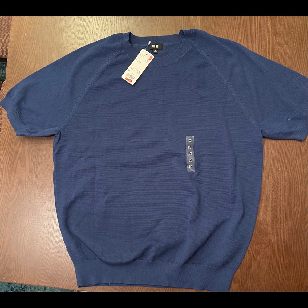 Short sleeved crew neck sweater